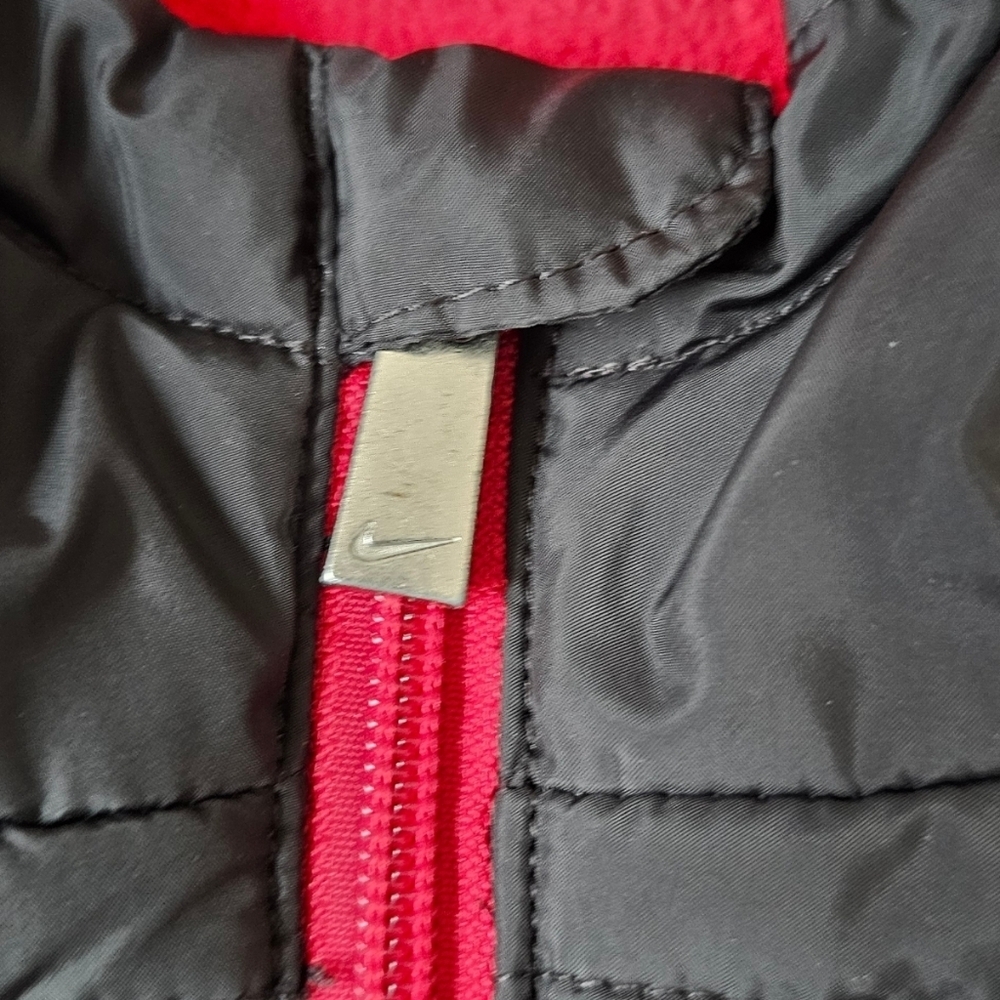 Nike Kids Black & Red Puffer Jacket Size 5/6Y - Picture 3 of 9
